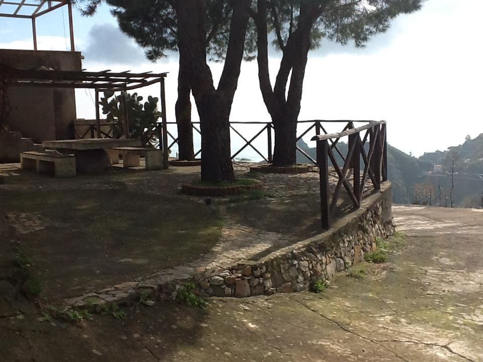 Maison d'hôtes Rifugio Dei Tre Pini à Castelmola Extérieur photo